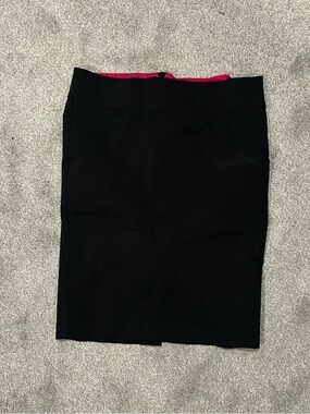 Tailored Black Pencil Skirt with Pink Waistband Accent